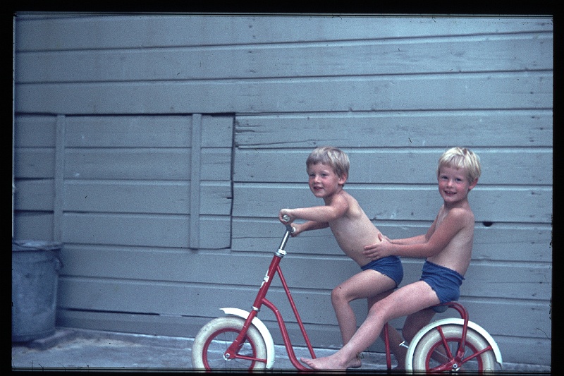 02.Delft jul 1967 Brigitte,Marion.JPG